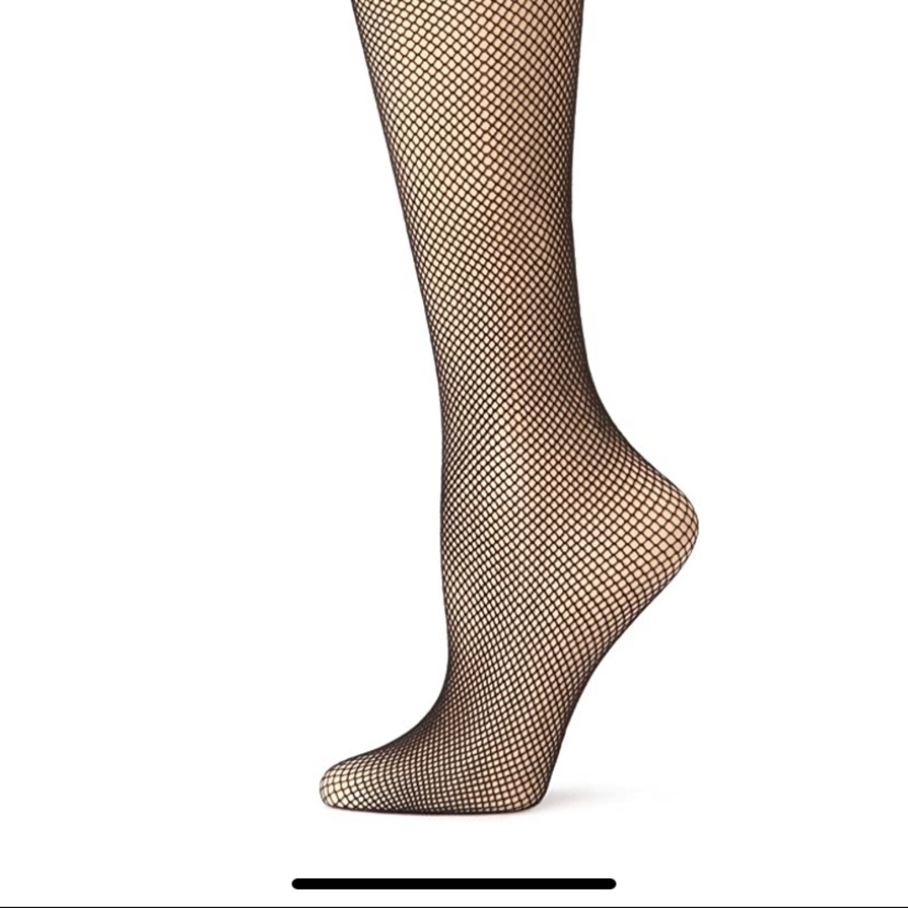 Capezio Women's Dance Fishnet Seamless Tights